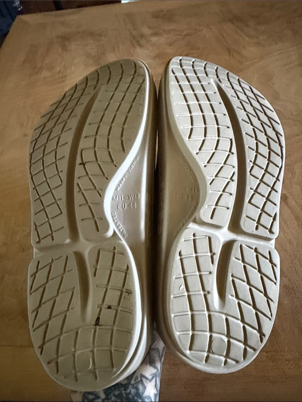 Oofos Ooahh Slides Men’s Size 11